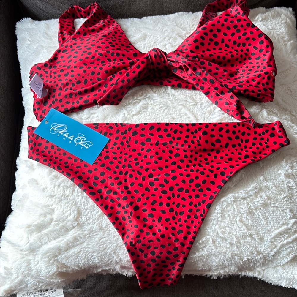 Chic Red and Black Bikini Swimwear